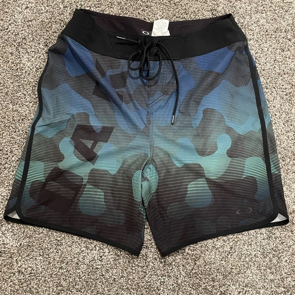 Oakley Other - Oakley Bodhi camo men's swim trunks, size 31